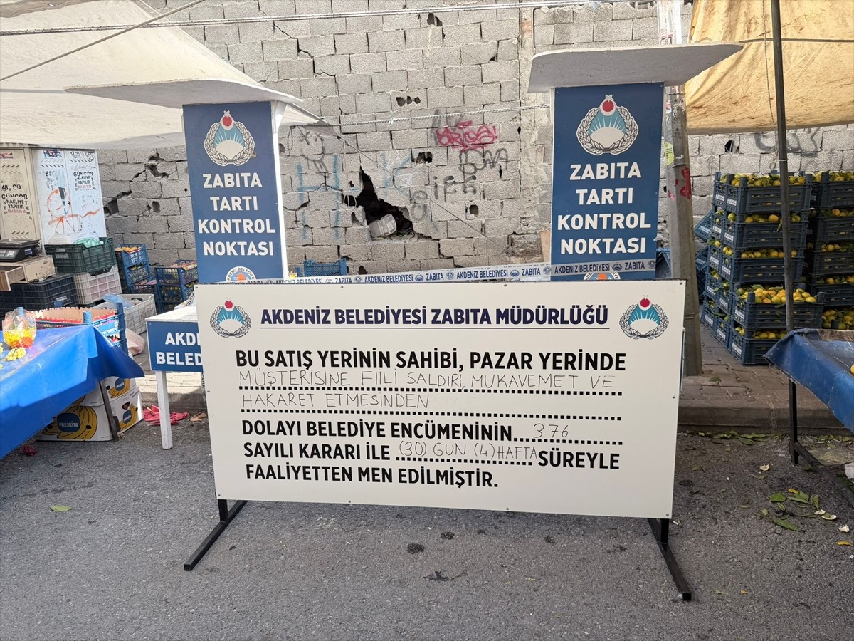 Mersin'in Akdeniz ilçesinde müşterisine saldırıp hakaret ettiği belirlenen pazarcıya 35 bin 416...