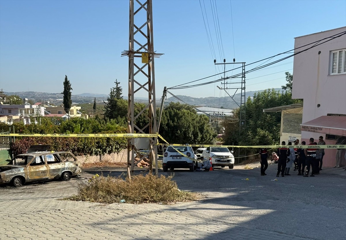 Mersin'in Tarsus ilçesinde av tüfeğiyle bir çocuğu öldürüp bir genci yaralayan kişi aynı silahla...