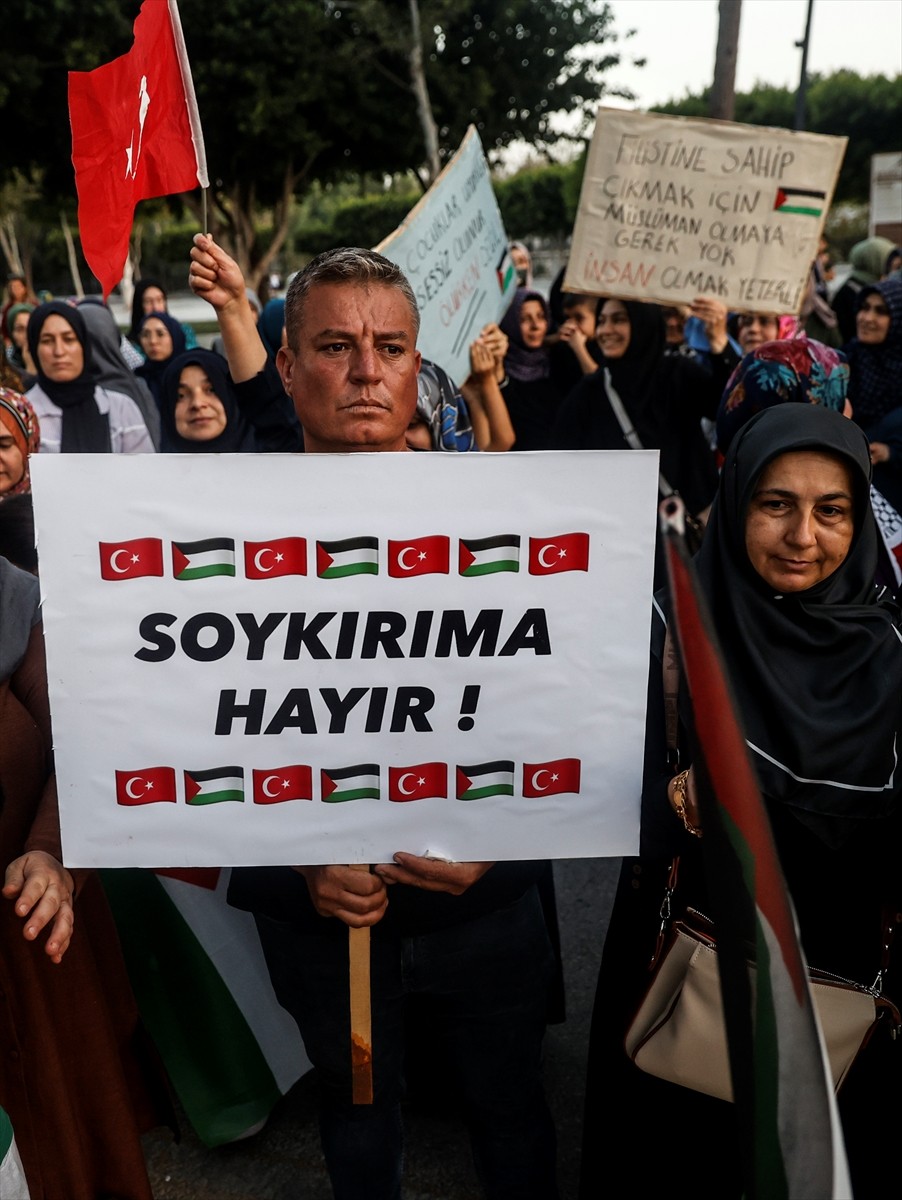 Mersin’in Silifke ilçesinde, "Gazze Halkı ve Küresel Sumud Filosu'na Destek Buluşması" etkinliği...