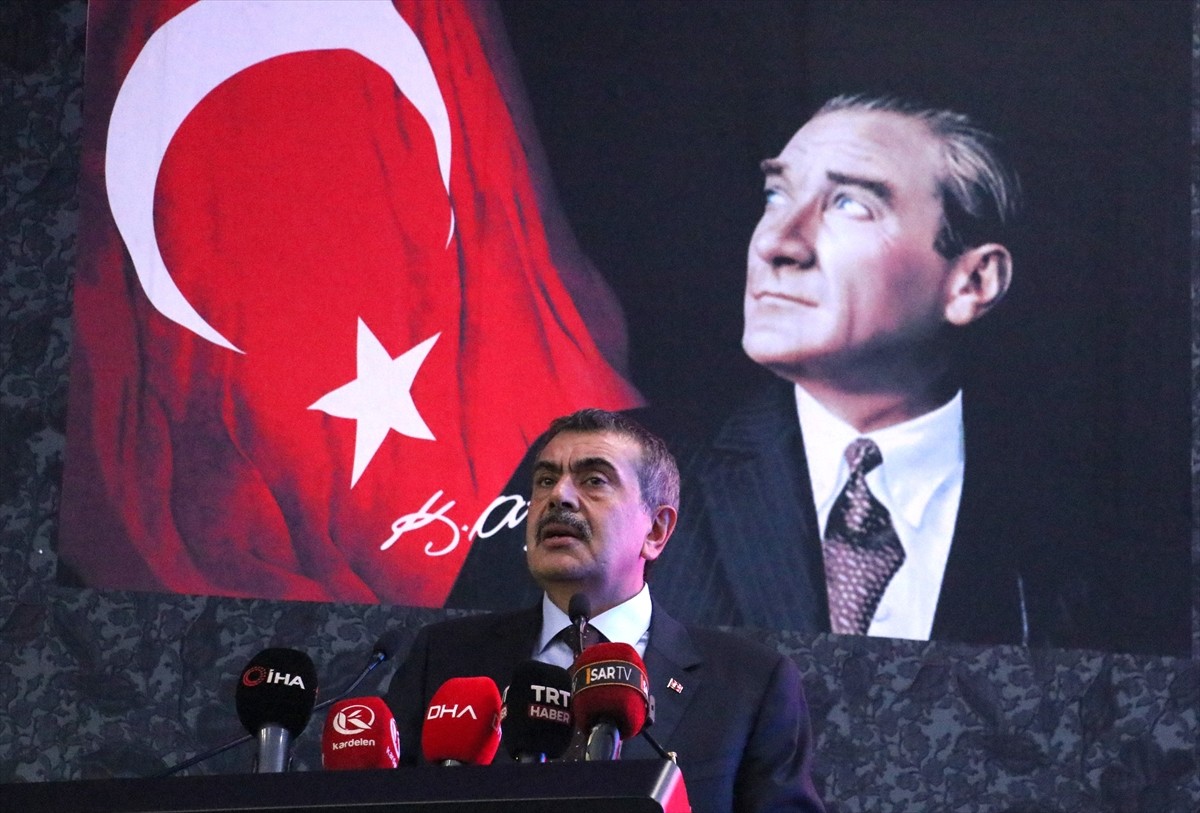Milli Eğitim Bakanı Yusuf Tekin, Erzurum'daki Hizmetiçi Eğitim Enstitüsü'nde düzenlenen "İlçe...
