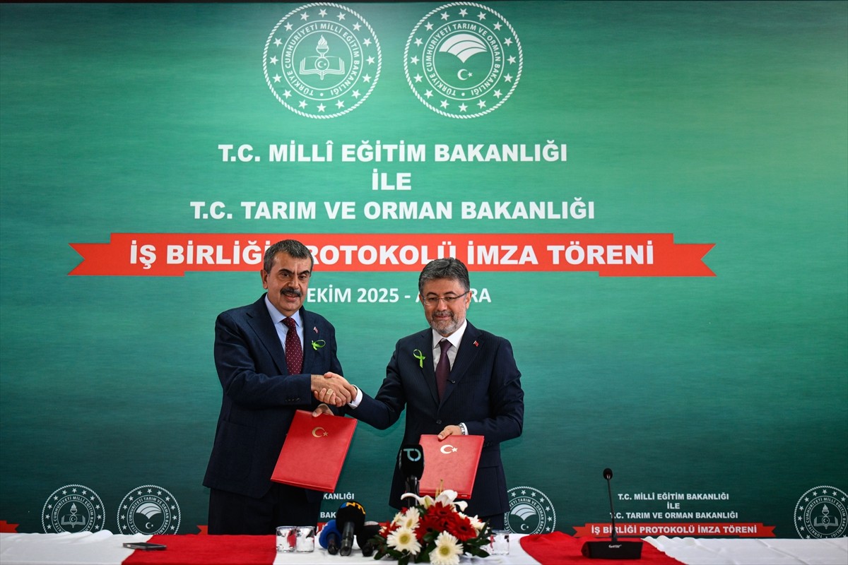 Milli Eğitim Bakanı Yusuf Tekin (Solda) ile Tarım ve Orman Bakanı İbrahim Yumaklı (Sağda), Beytepe...