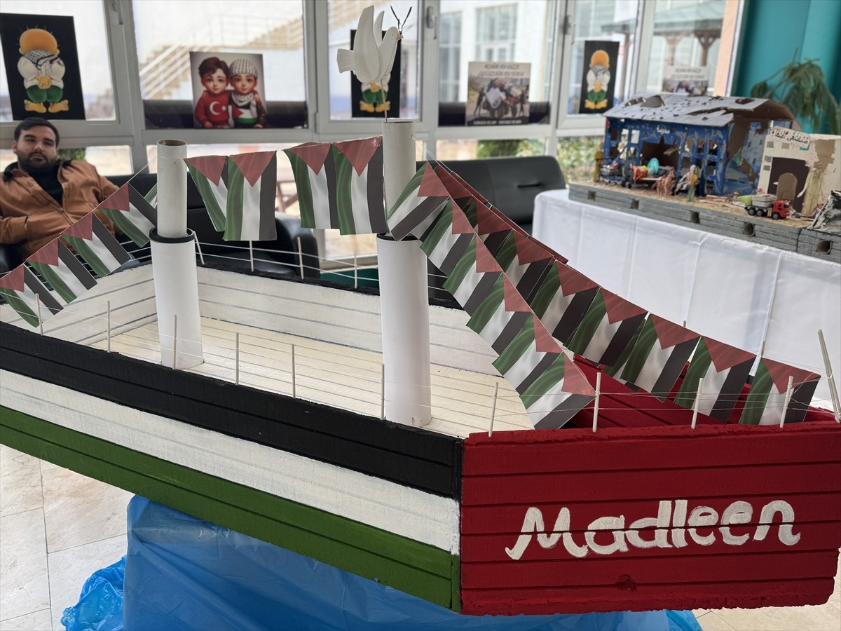 Milli Eğitim Bakanlığı öncülüğünde tüm okullarda eş zamanlı düzenlenen Filistin ve Gazze temalı...