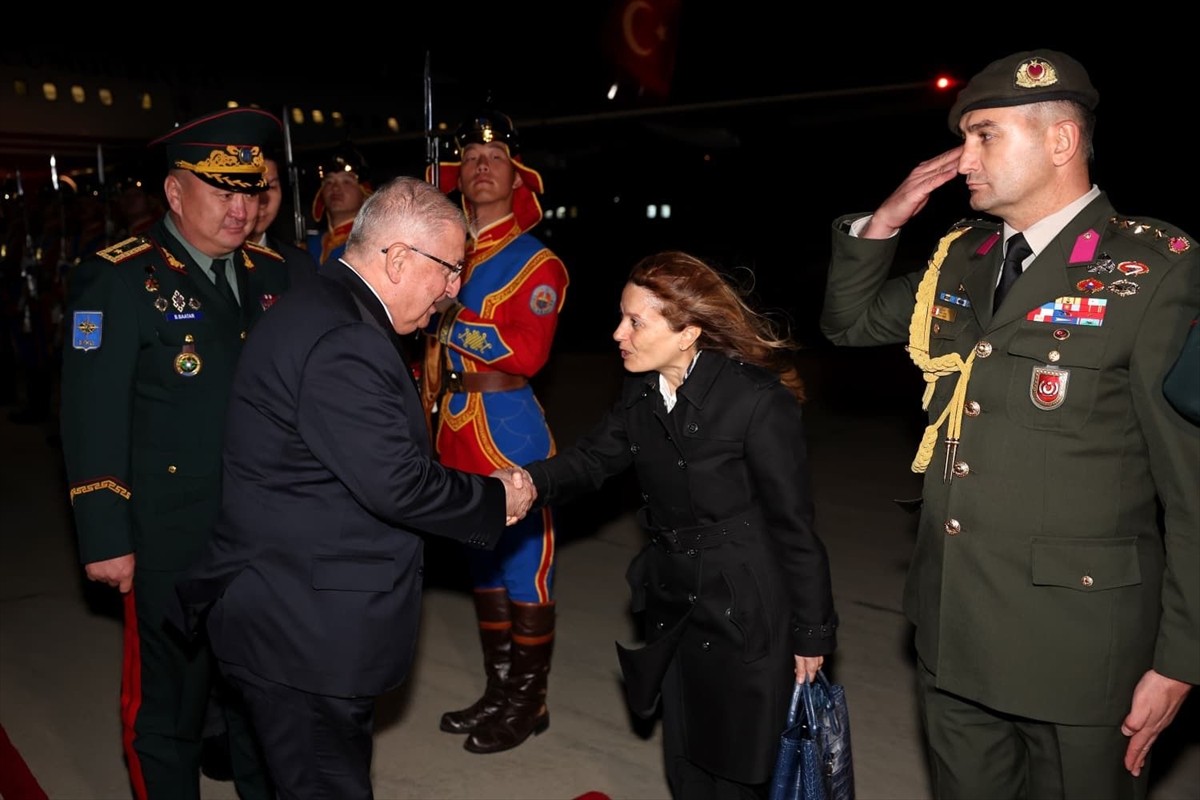 Milli Savunma Bakanı Yaşar Güler, bazı temaslarda bulunmak üzere gittiği Moğolistan'ın başkenti...