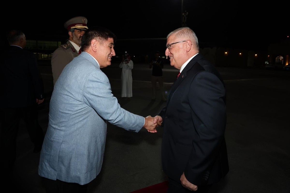 Millî Savunma Bakanı Yaşar Güler (sağda), resmi temaslarda bulunmak üzere Hava Kuvvetleri Komutanı...