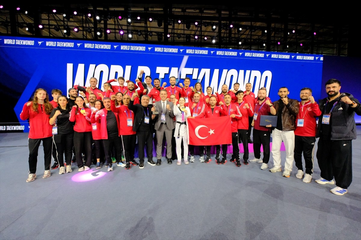 Milli sporcular, Çin'in Wuxi kentinde düzenlenen Dünya Tekvando Şampiyonası'nda toplamda 3 altın...