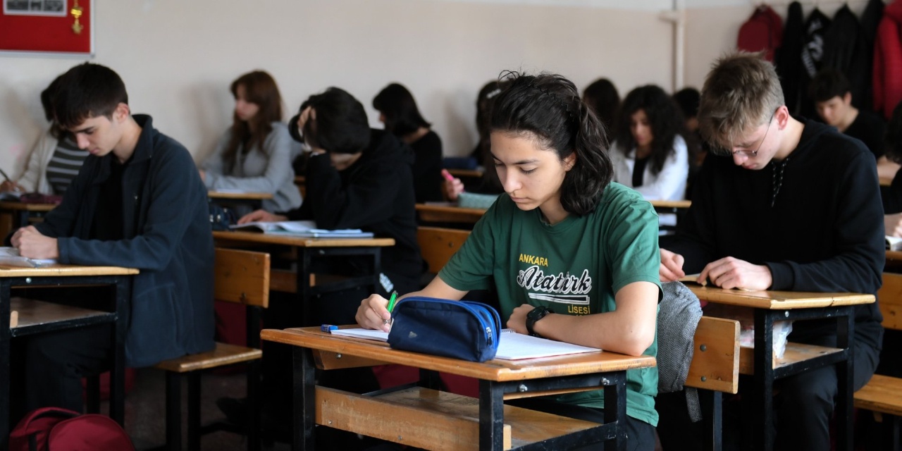 Milyonlarca öğrenci için sınav zili çalıyor! MEB 2025-2026 Ortak Sınav Takvimi Açıklandı! İşte Sınıf Sınıf Tarihler