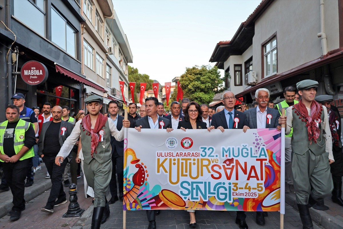 Muğla'da, Büyükşehir ve Menteşe belediyelerince bu yıl 32'ncisi düzenlenen Uluslararası Kültür ve...