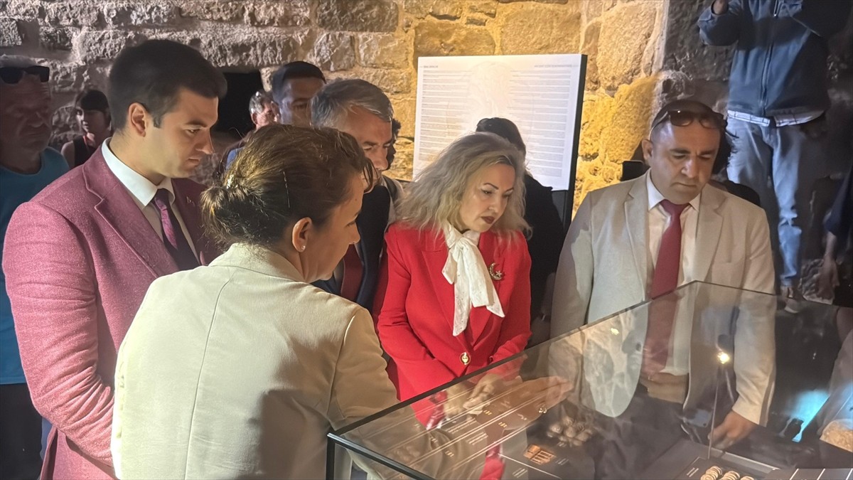 Muğla'nın Bodrum ilçesinde, "Cumhuriyetin 102. Yılında 102 Süreli Sergi" projesi kapsamında...