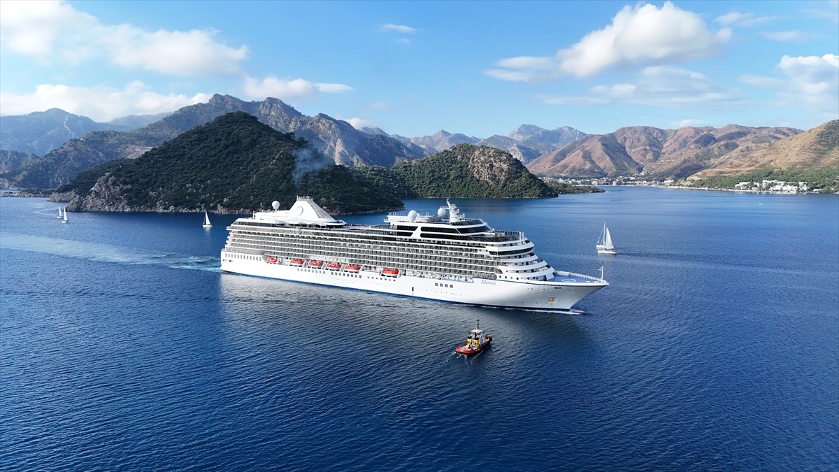 Muğla'nın Marmaris ilçesine gelen 240 metrelik "Marina" isimli kruvaziyer 1193 yolcu getirdi. 