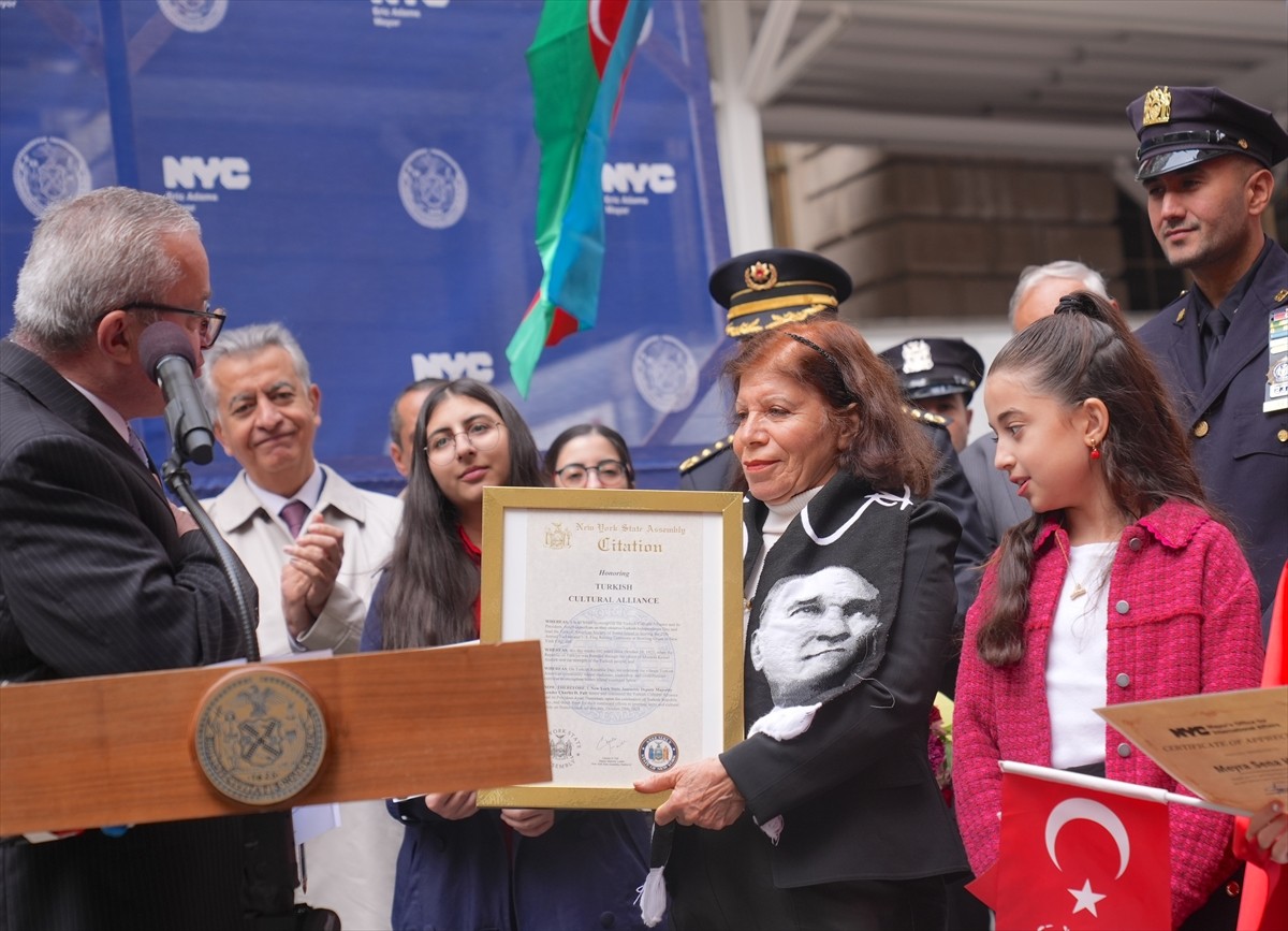 New York'un dünyaca ünlü finans merkezi Wall Street'te Cumhuriyetin 102. kuruluş yıldönümü...