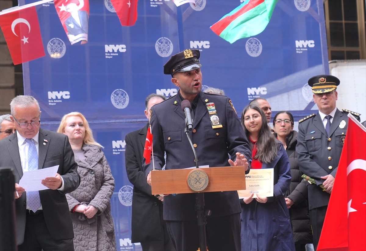 New York'un dünyaca ünlü finans merkezi Wall Street'te Cumhuriyetin 102. kuruluş yıldönümü...