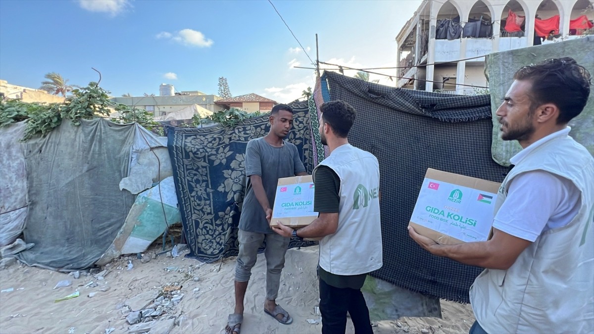 Nezir Derneği, Gazze'de on binlerce ailenin temel ihtiyacını karşılamak amacıyla 68 milyon liralık...