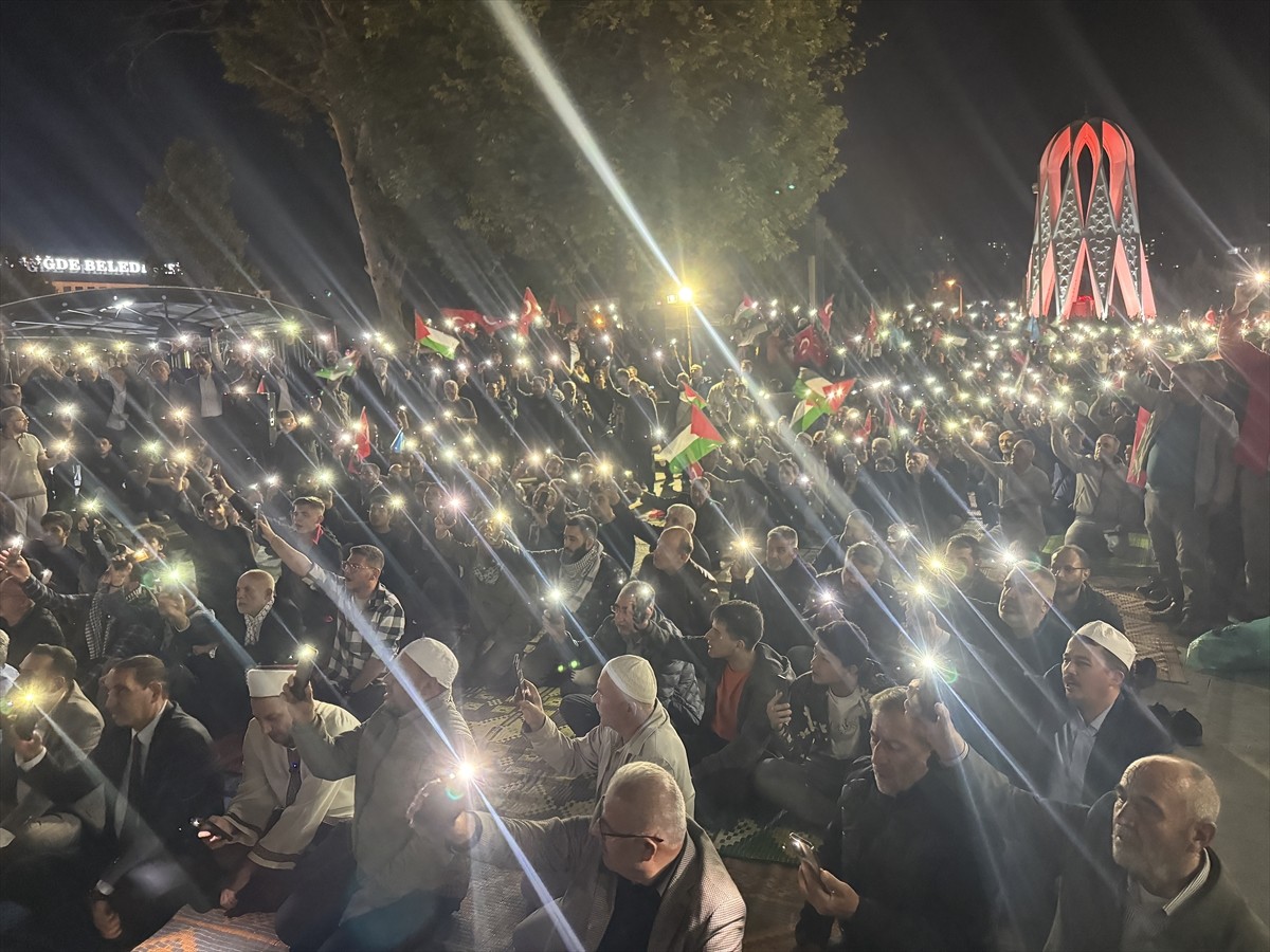 Niğde'de, ablukayı kırmak ve insani yardım ulaştırmak amacıyla Gazze'ye doğru yol alan Küresel...