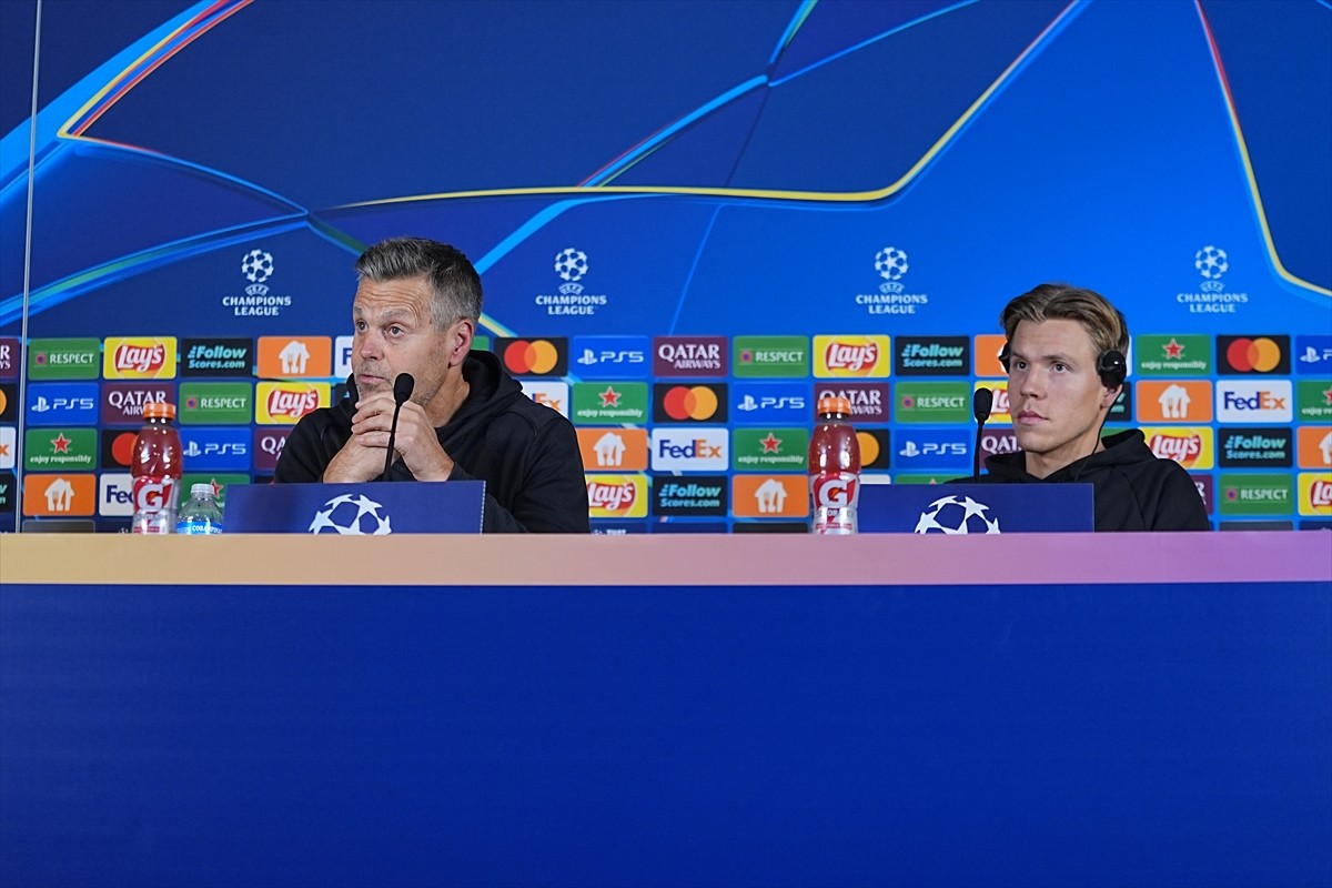 Norveç temsilcisi Bodo/Glimt'in teknik direktörü Kjetil Knutsen (solda) ve Bodo/Glimt oyuncusu...