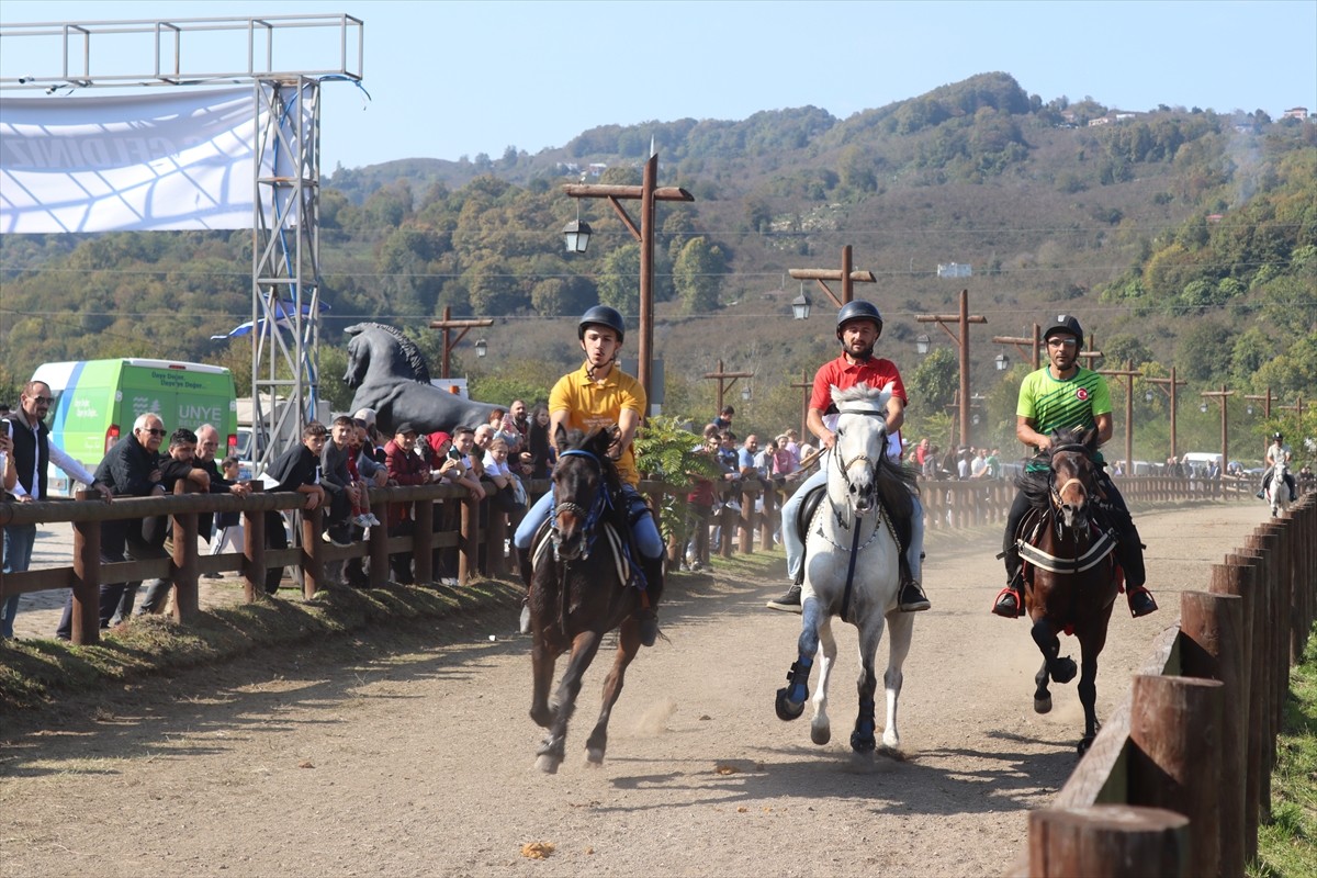 Ordu'nun Ünye ilçesinde Cumhuriyet'in 102. yılı kutlamaları kapsamında geleneksel olarak...