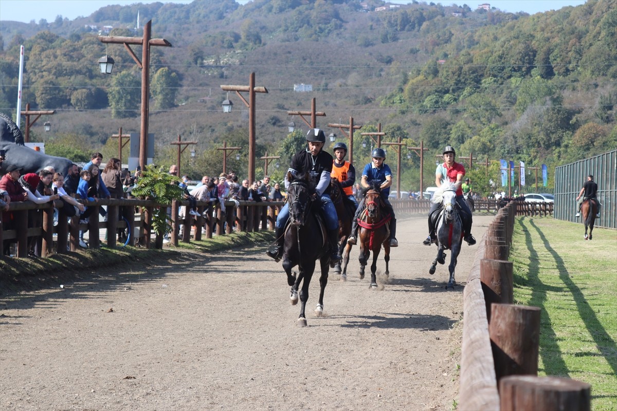 Ordu'nun Ünye ilçesinde Cumhuriyet'in 102. yılı kutlamaları kapsamında geleneksel olarak...