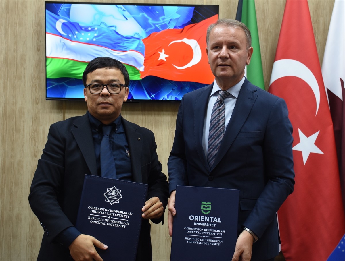 Ordu Üniversitesi Rektörü Prof. Dr. Orhan Baş (sağda) ve beraberindeki heyet, Özbekistan'daki...