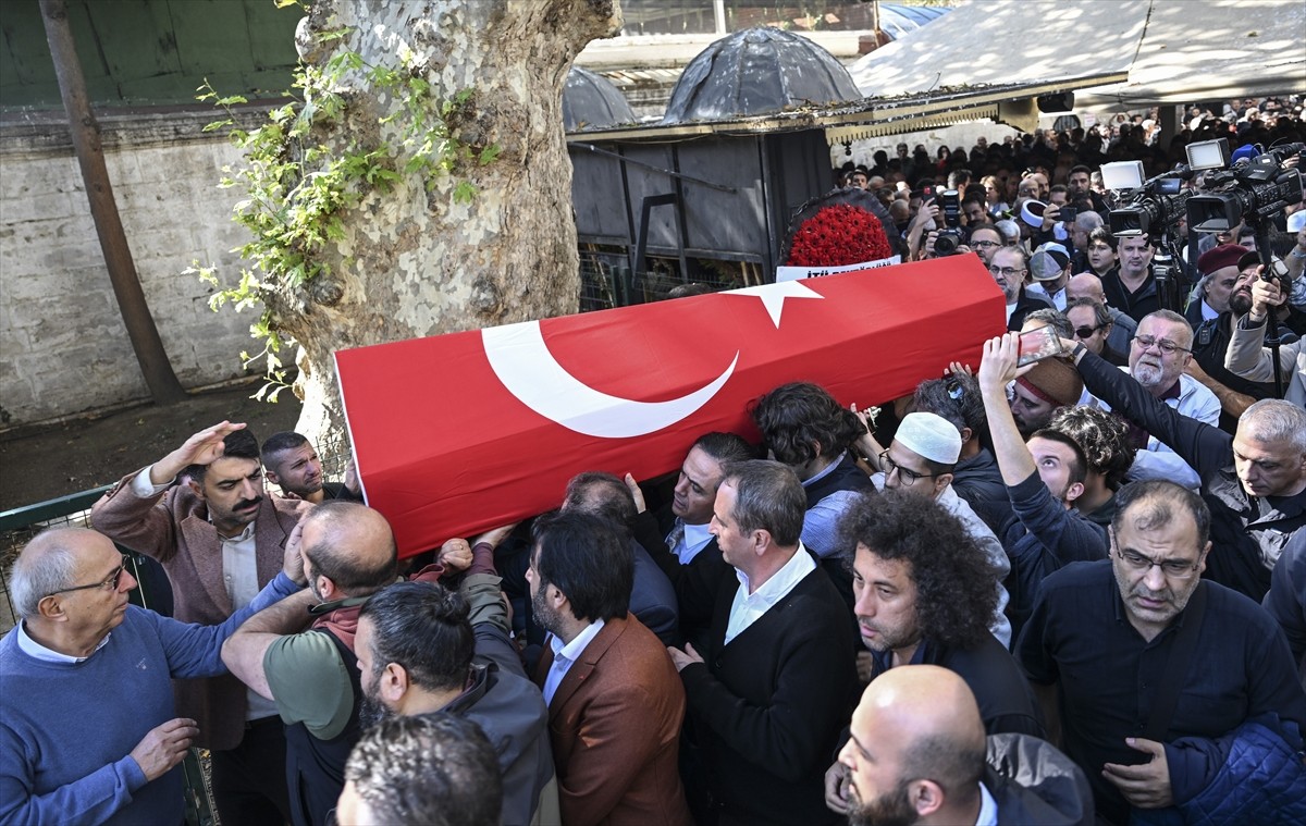 "Neyzenlerin Kutbu" olarak bilinen devlet sanatçısı, neyzen, ebru sanatçısı ve fotoğrafçı Niyazi...