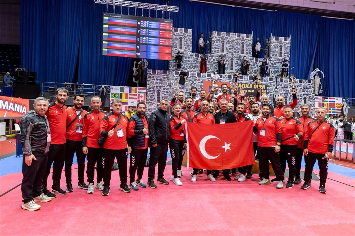 Romanya Açık Tekvando Turnuvası’na katılan Türkiye genç ve yıldız milli takımları, 16 altın, 8...