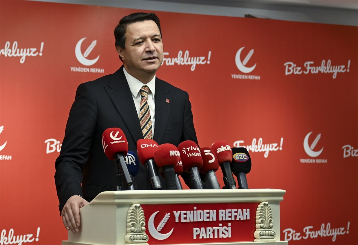 Saadet Partisi Genel Başkanı Mahmut Arıkan (sol 2), Yeniden Refah Partisi Genel Başkanı Fatih...