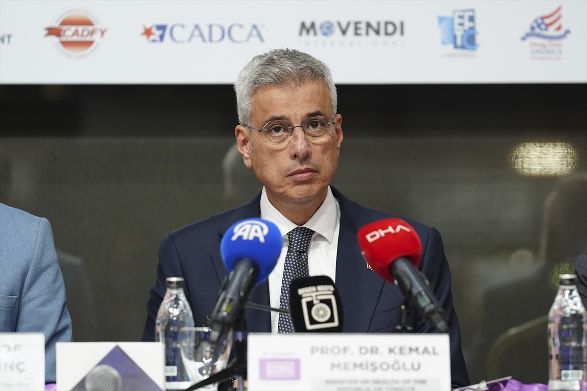 Sağlık Bakanı Kemal Memişoğlu, Yeşilay'ın ev sahipliğinde Sepetçiler Kasrı'nda düzenlenen 6....