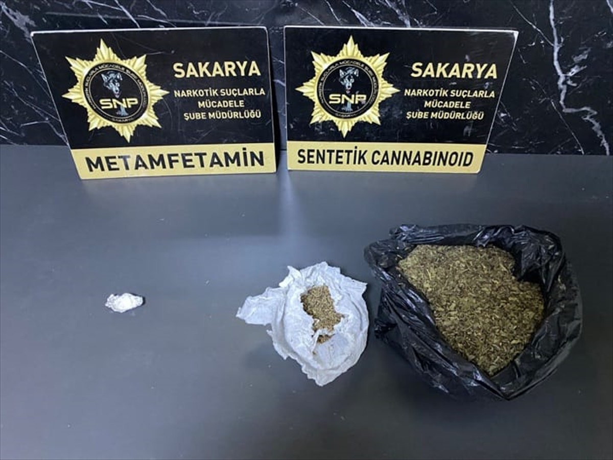 Sakarya'da düzenlenen uyuşturucu operasyonlarında 10 şüpheli gözaltına alındı. 4 araç, 4 ikamet ve...