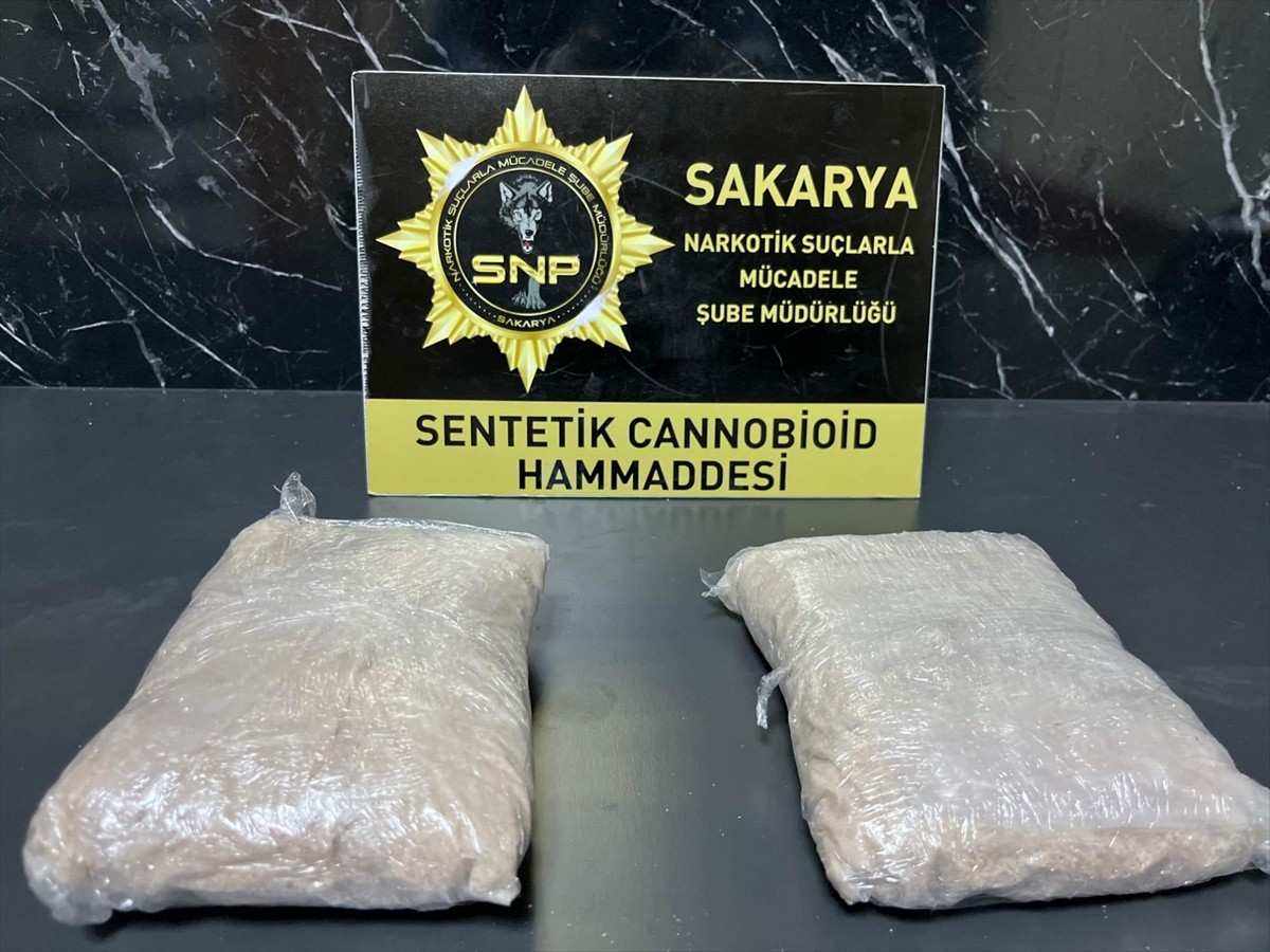 Sakarya'da düzenlenen uyuşturucu operasyonlarında yakalanan 3 zanlı tutuklandı. Operasyonda, bir...