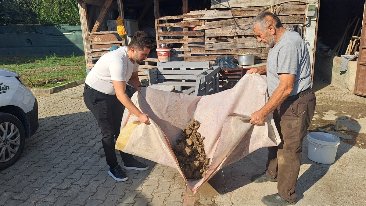 Sakarya Büyükşehir Belediyesinin "Yerinde Toprak Analizi" hizmeti, çiftçiler tarafından...