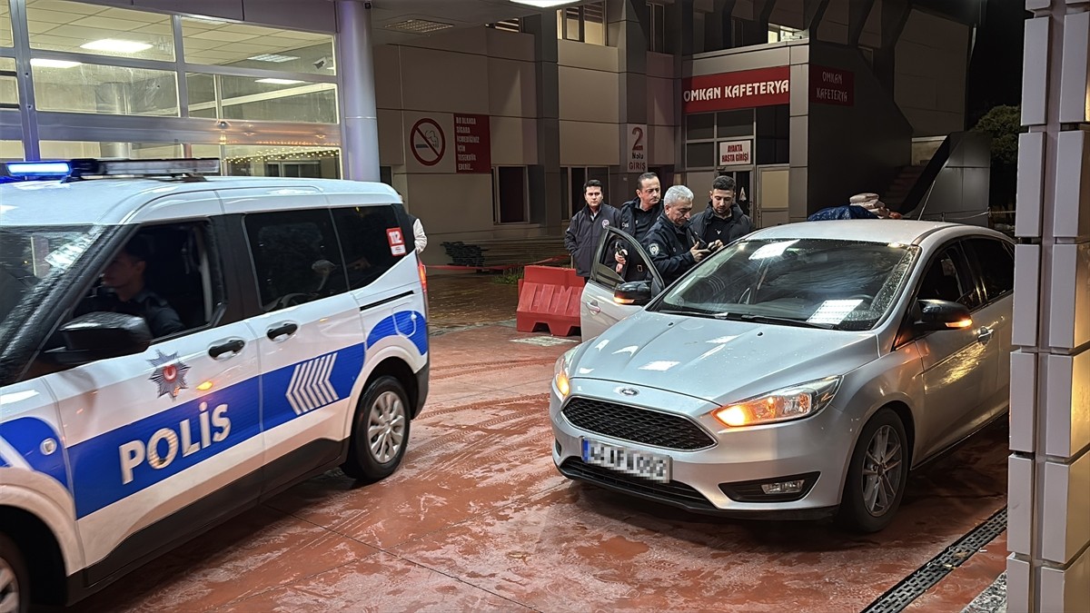 Samsun'un Atakum ilçesinde otomobilde bıçaklı saldırıya uğrayan kişi yaralandı, şüpheli gözaltına...