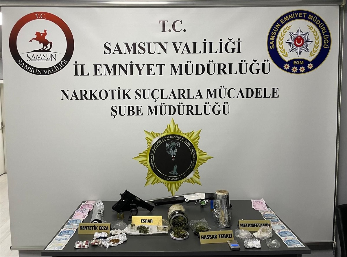 Samsun'un Çarşamba ilçesinde düzenlenen uyuşturucu operasyonunda 3 şüpheli gözaltına alındı....
