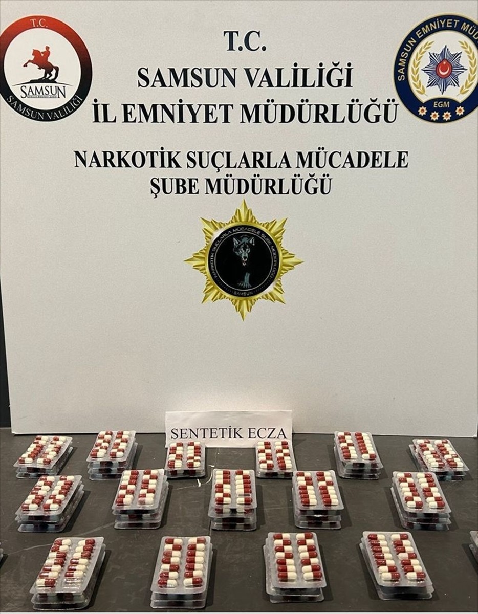 Samsun'un İlkadım, Atakum ve Havza ilçelerinde düzenlenen uyuşturucu operasyonunda 10 şüpheli...