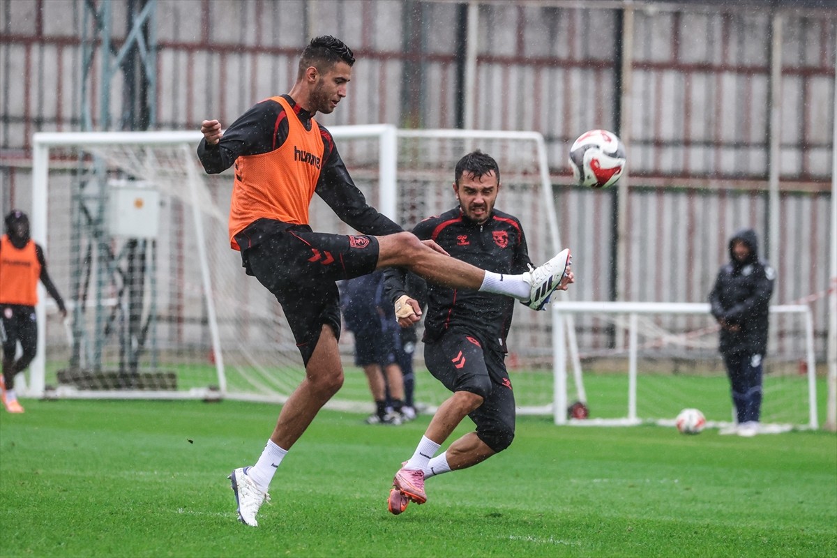 Samsunspor, Trendyol Süper Lig'in 9. haftasında deplasmanda Zecorner Kayserispor ile yapacağı...