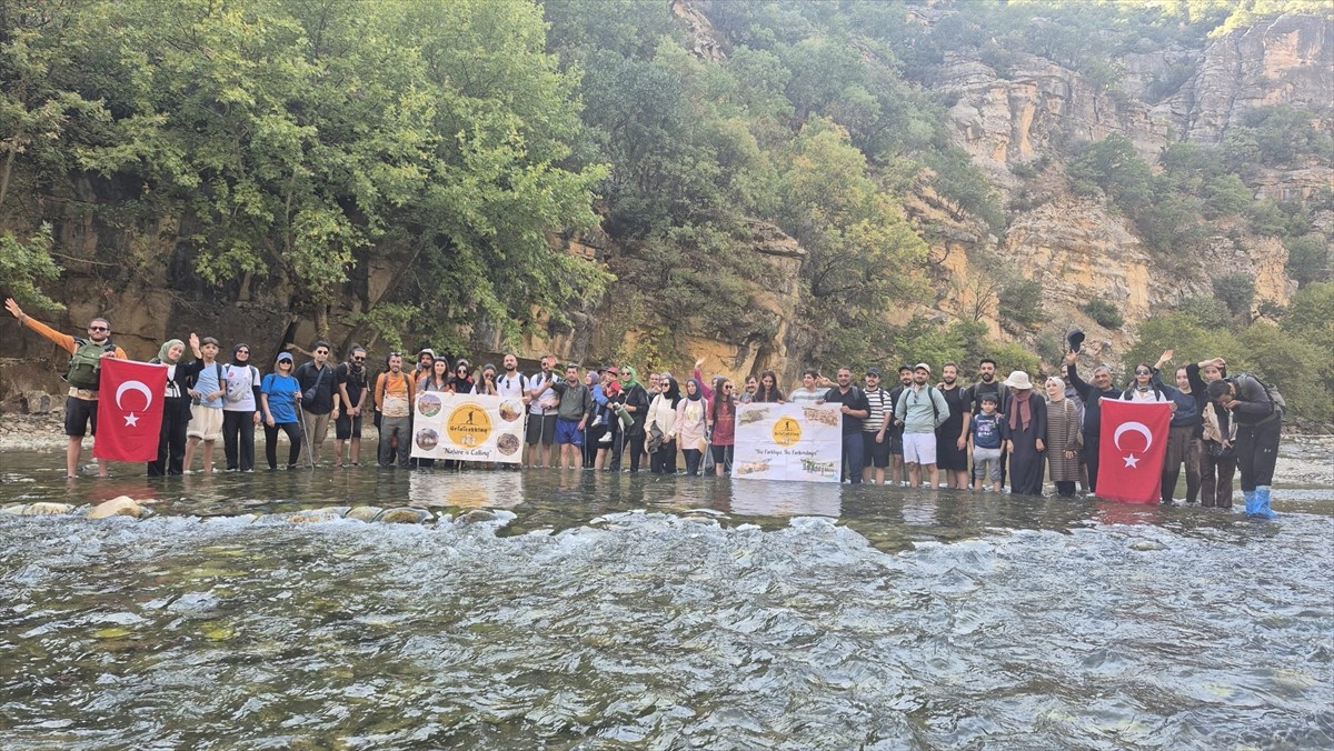 Şanlıurfa'dan bir grup doğasever, Batman'ın Sason ile Diyarbakır'ın Kulp ilçeleri arasındaki Zore...