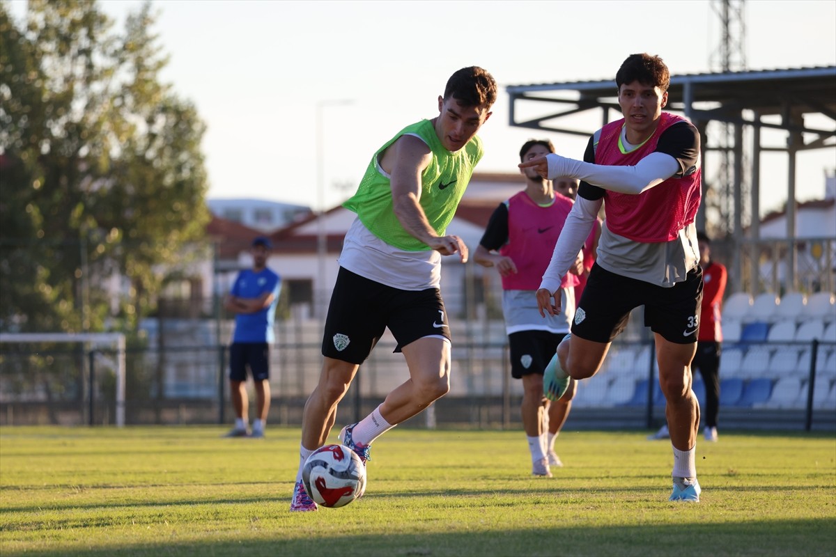Serikspor, Trendyol 1. Lig'in 10. haftasında Amed Sportif Faaliyetler'i konuk edeceği maçın...