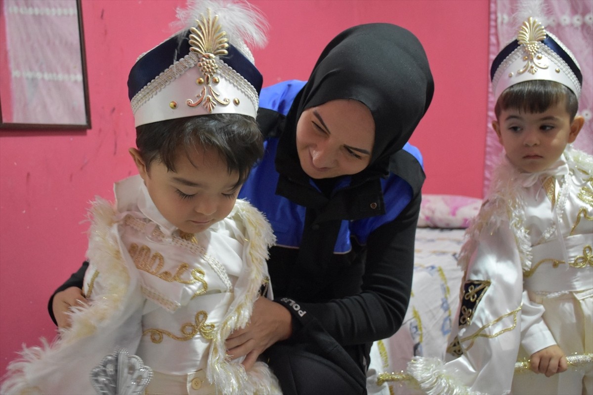 Siirt Emniyet Müdürlüğü "Kirvem Polis Olsun Projesi"yle 600 çocuğu sünnet ettirdi.