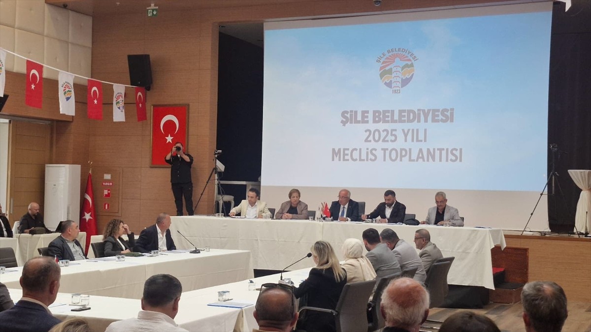 Şile Belediye Meclisi'nde, belediyenin borçları ve iptal edilen Şile Bezi Festivali tartışıldı....