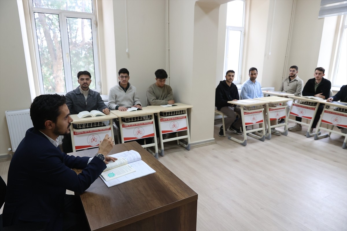 Sultan 2. Abdülhamid tarafından 1878 yılında yaptırılan tarihi binada eğitim vermeye başlayan...