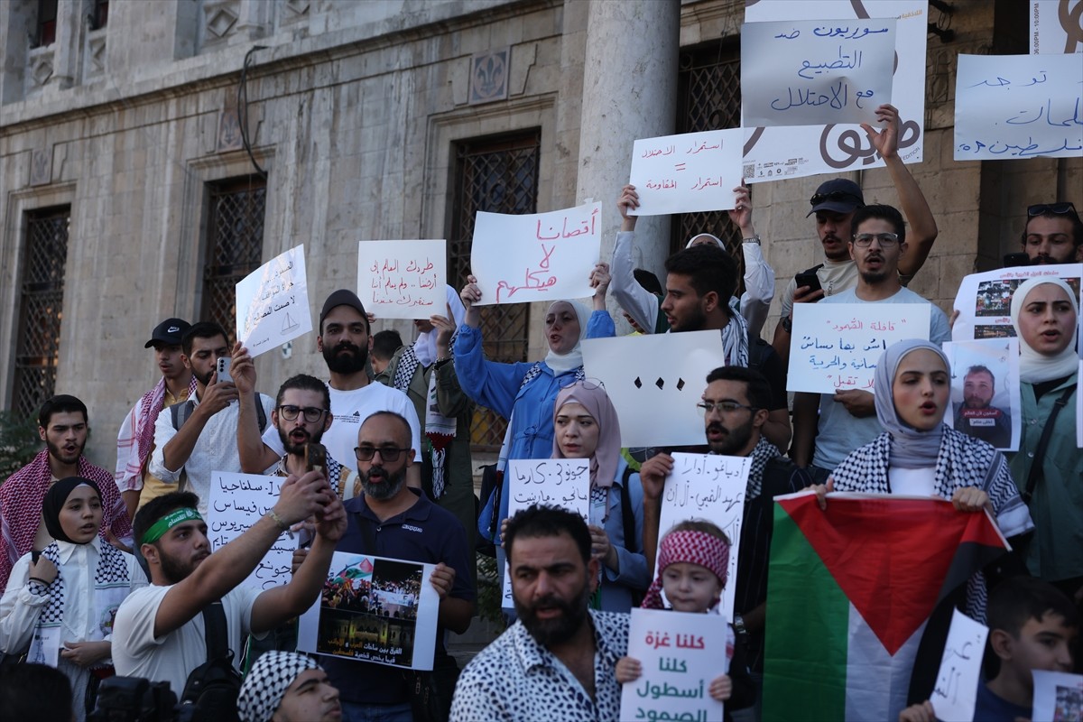 Suriye'nin başkenti Şam'da, Küresel Sumud Filosu'na destek amacıyla gösteri düzenlendi. Şam'daki...