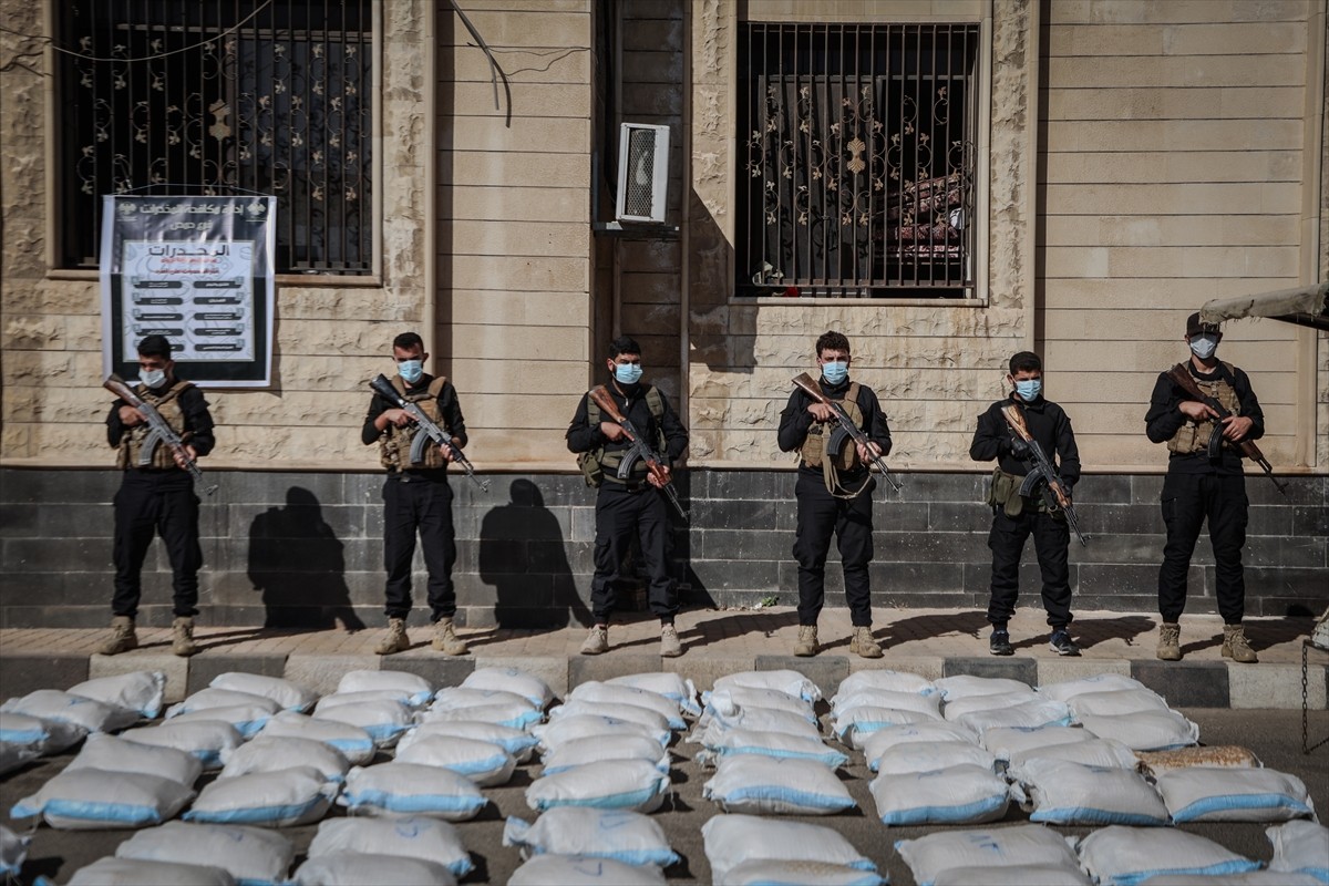 Suriye İçişleri Bakanlığı, Humus ilinin güney kırsalında düzenlenen bir operasyonda, Lübnan'dan...