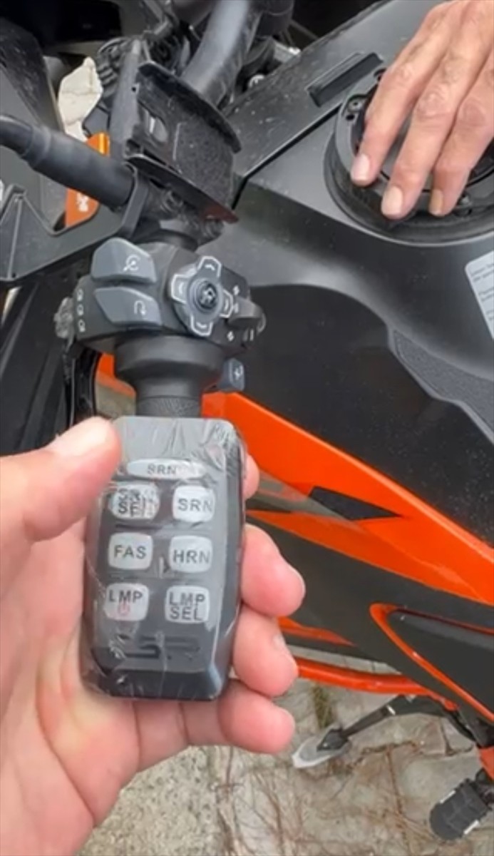 Tekirdağ'ın Şarköy ilçesinde motosikletinde usulsüz siren tertibatı kullandığı belirlenen sürücüye...