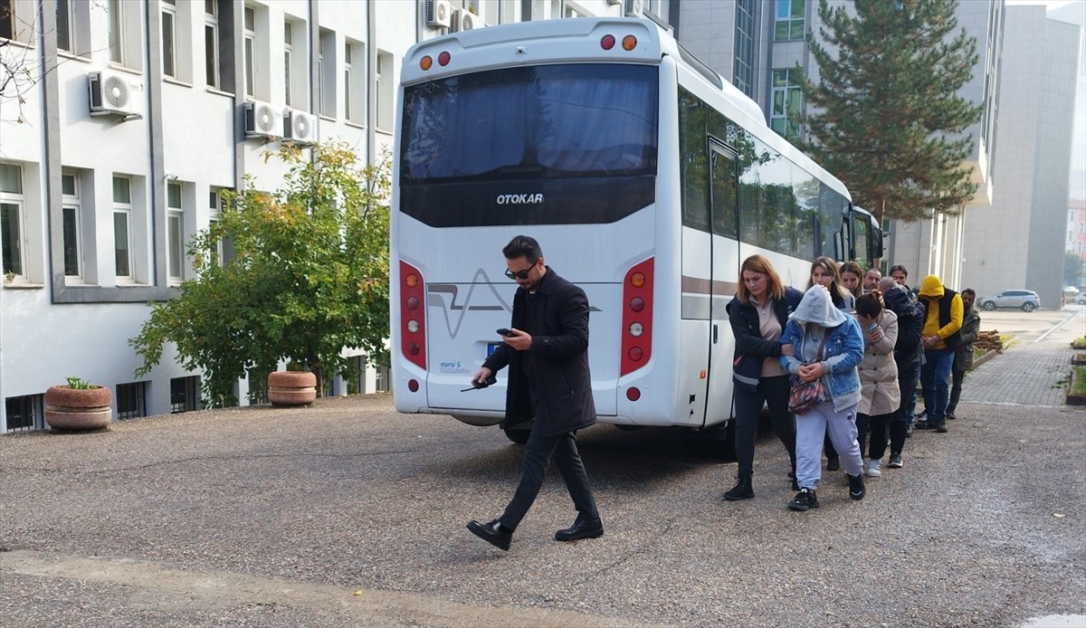 Tokat'ta düzenlenen fuhuş operasyonunda gözaltına alınan 8 şüpheliden 5'i tutuklandı.