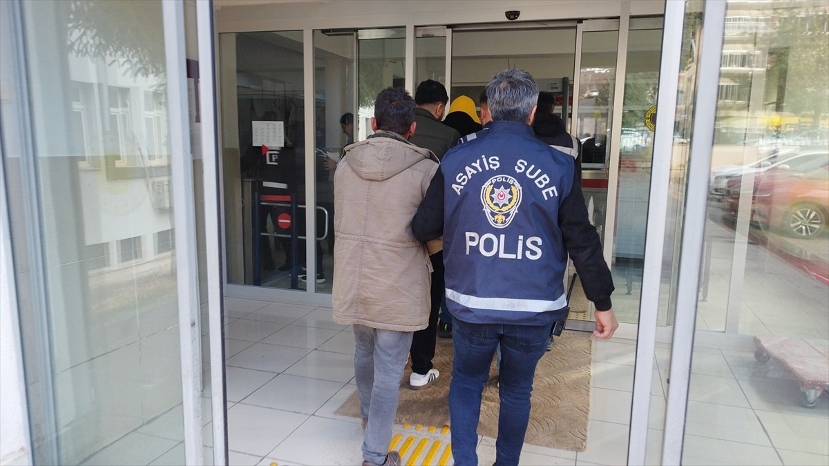 Tokat'ta düzenlenen fuhuş operasyonunda gözaltına alınan 8 şüpheliden 5'i tutuklandı.