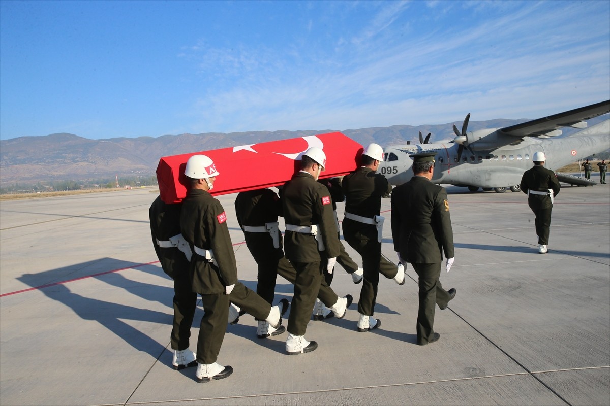 Tokat'ta eğitim sırasında rahatsızlanan ve kaldırıldığı hastanede şehit olan Piyade Er Eyüp...
