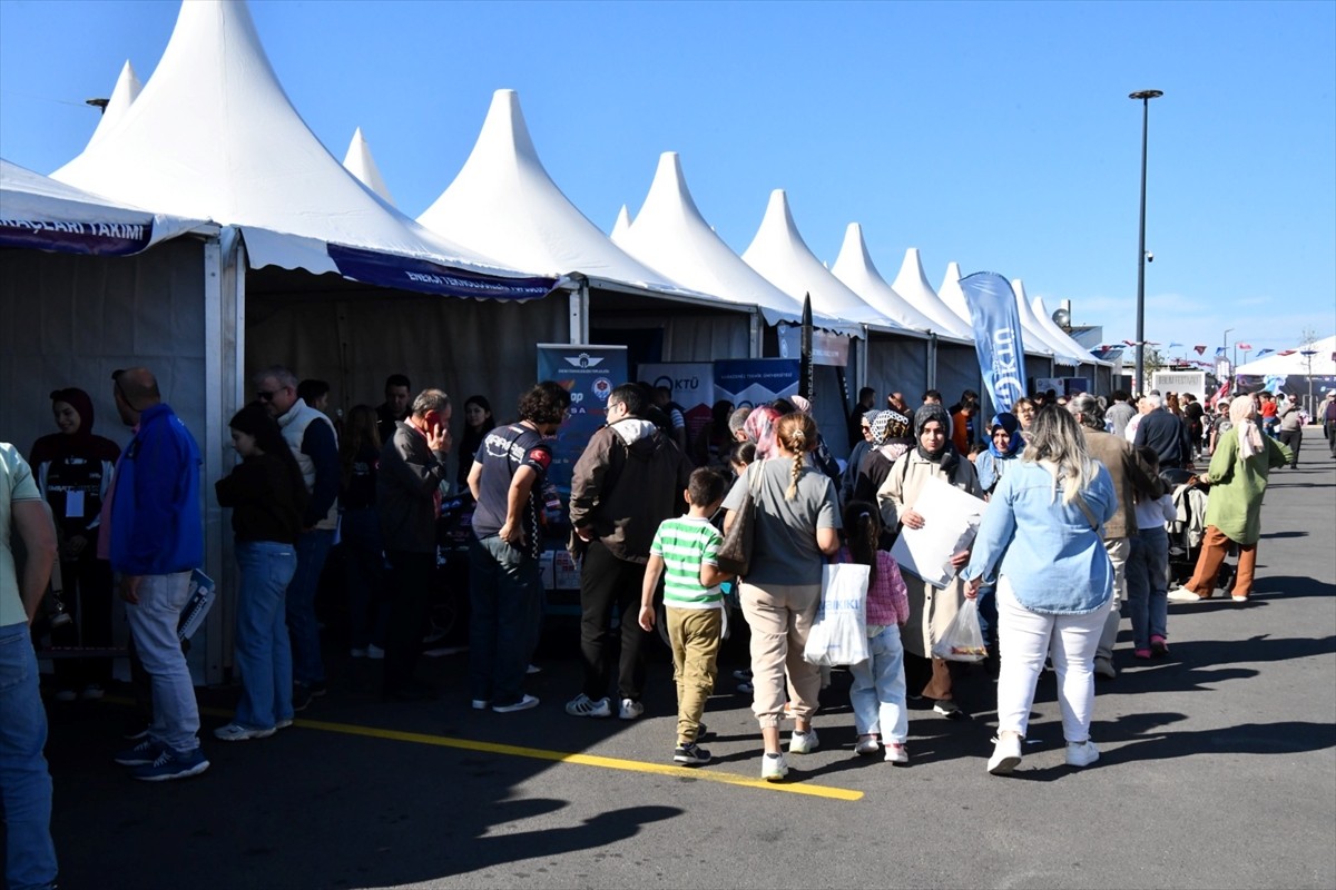 Trabzon'da organize edilen "Bilim Festivali" üç günde yaklaşık 200 bin kişiyi ağırladı. "Bilimle...