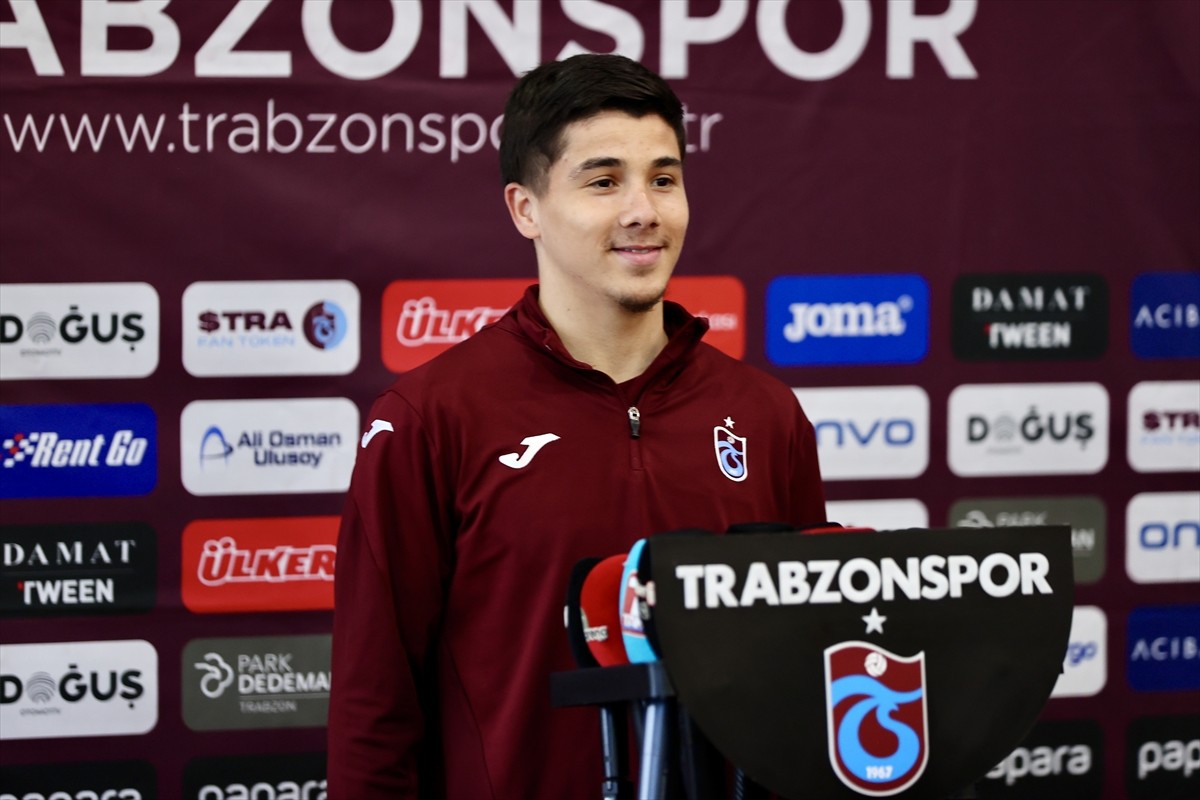 Trabzonspor'un Faslı oyuncusu Benjamin Bouchouari, Trendyol Süper Lig'in 9. haftasında Çaykur...