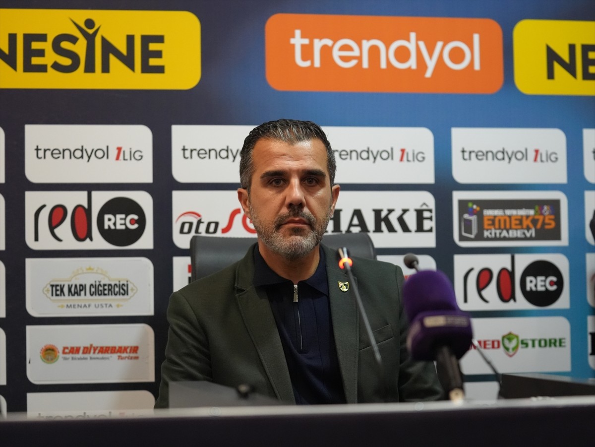 Trendyol 1. Lig'in 11. haftasında İstanbulspor ile karşılaşan Amed Sportif Faaliyetler'in teknik...