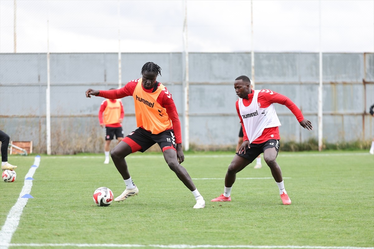 Trendyol 1. Lig'in 11. haftasında sahasında Atakaş Hatayspor ile karşılaşacak Özbelsan Sivasspor...