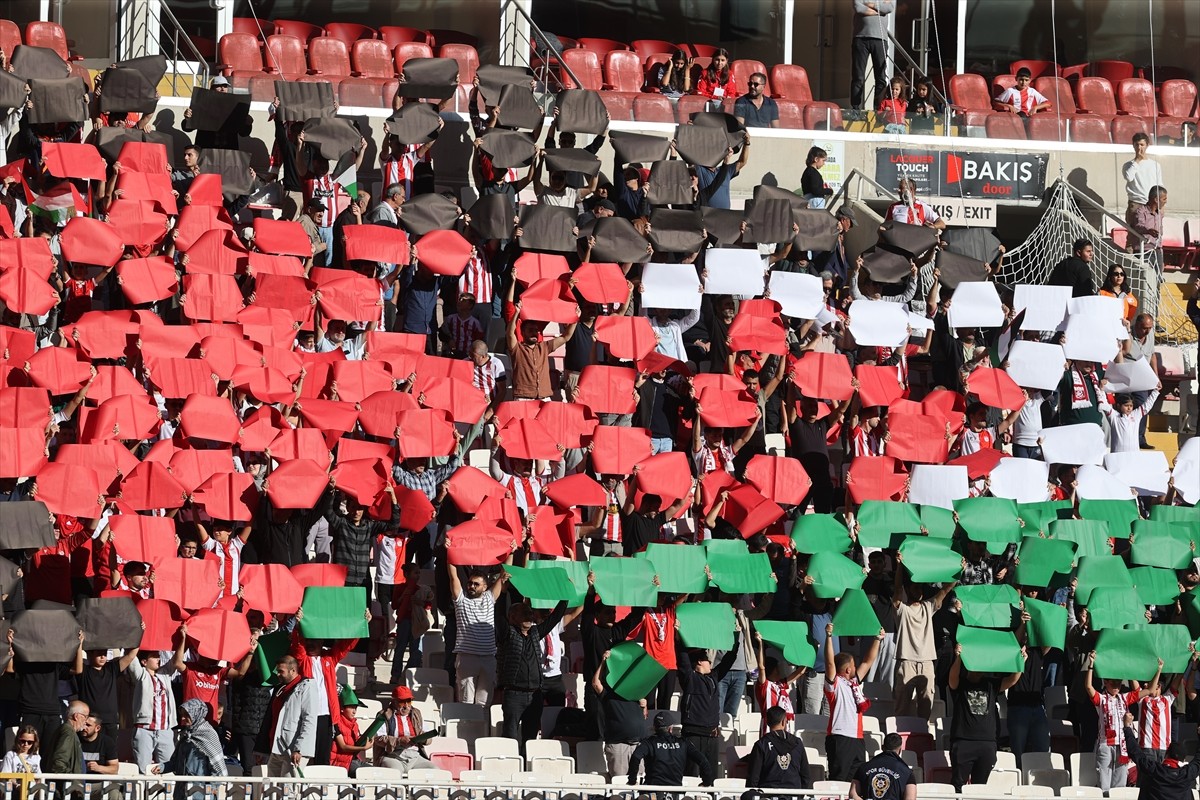 Trendyol 1. Lig'in 9. haftasında sahasında Serikspor ile karşılaşan Özbelsan Sivasspor...