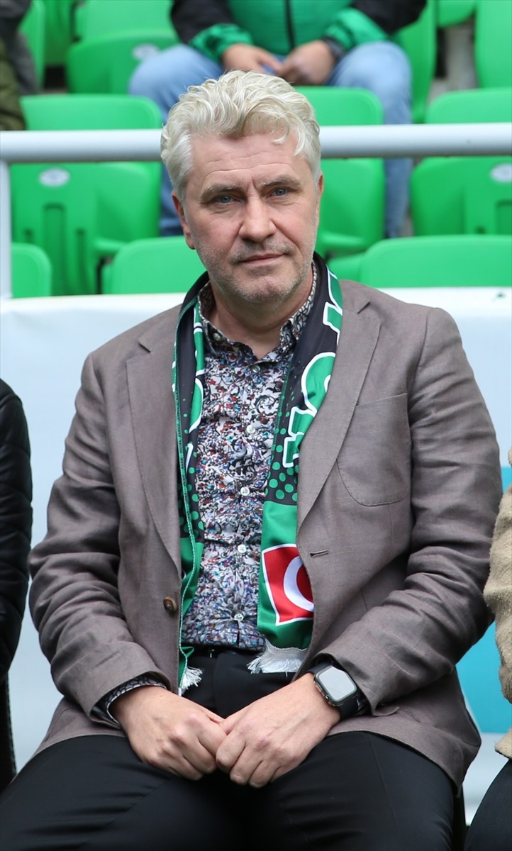 Trendyol 1. Lig ekibi Sakaryaspor'un olağanüstü seçimli genel kurulunda mevcut başkan Muhammet...