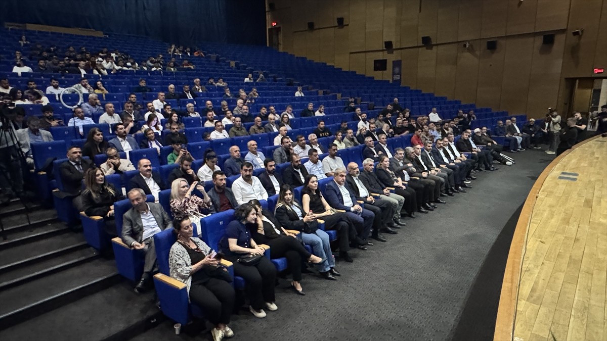 Trendyol 1. Lig ekiplerinden Amed Sportif Faaliyetler Kulübü Yönetim Kurulu üyelerinin oy...